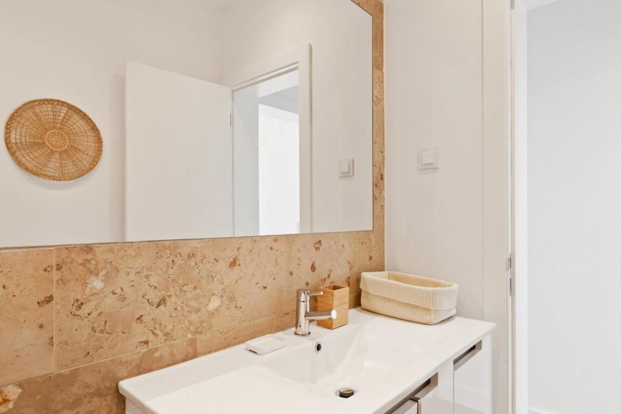 Modern Portuguese 1 Bedroom Apartment In Belem Lisboa Kültér fotó